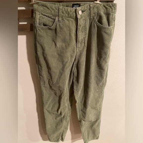 BDG Urban Outfitters high rise mom cord pants in forest green size 27 - Picture 2 of 11